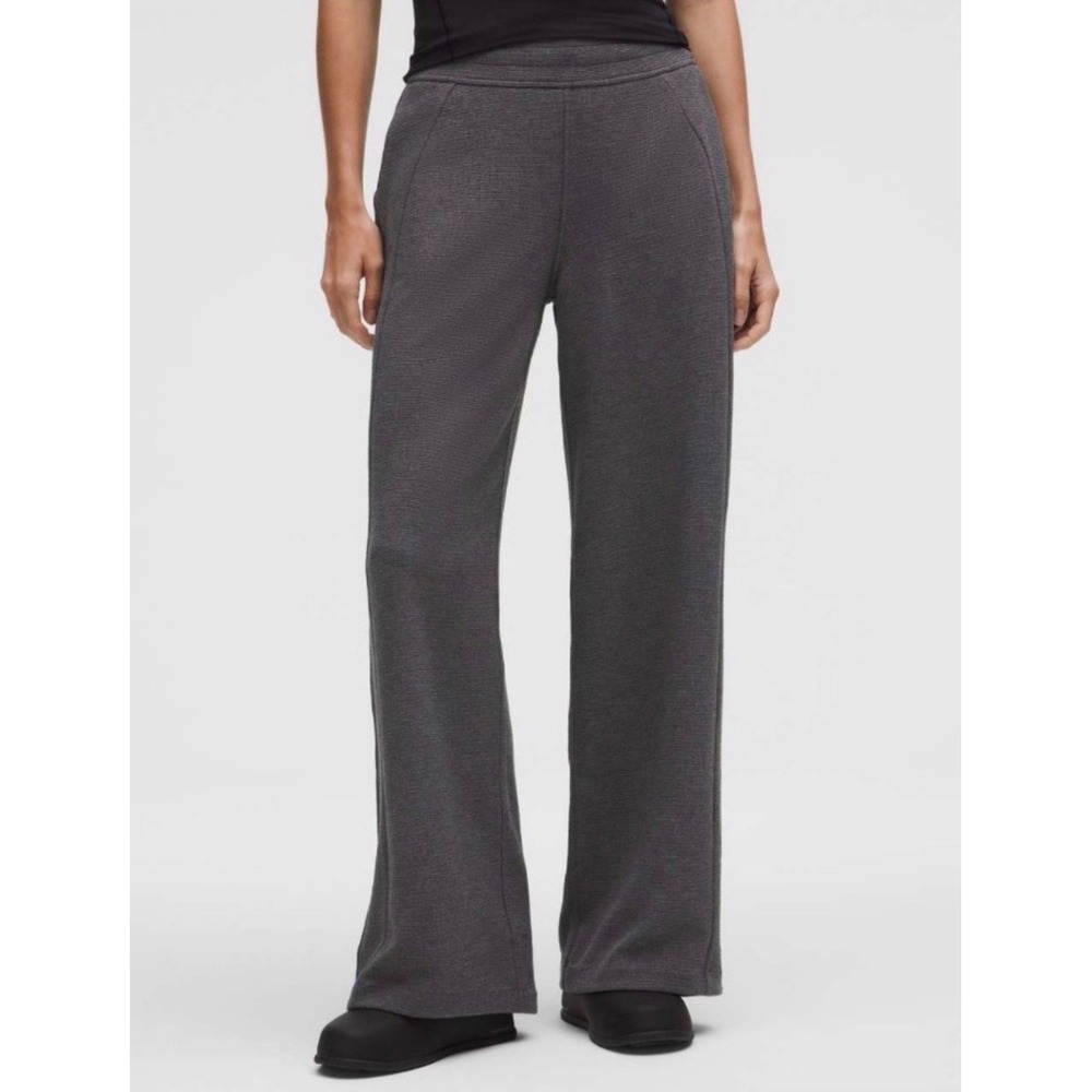 Lululemon Scuba Mid-Rise Wide-Leg Pant Waffle
Heathered Graphite Grey XS W5HFQS